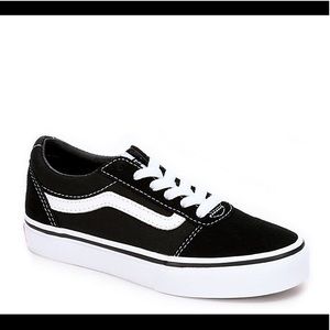 NEW WITH TAGS! Vans Ward Black and white classic!